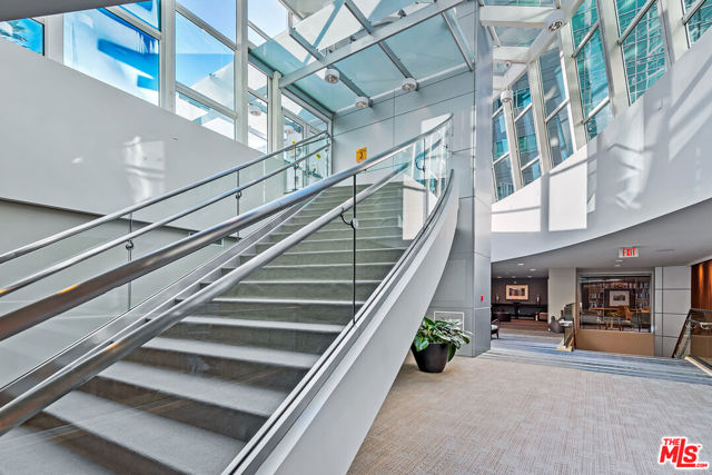 13600 MARINA POINTE Drive, Marina del Rey CA: https://media.crmls.org/mediaz/34fe1e2e-8e80-434a-bff6-d3b0de64931c.jpg