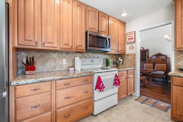 Image 8 of 35 For 16934 Manresa Ct