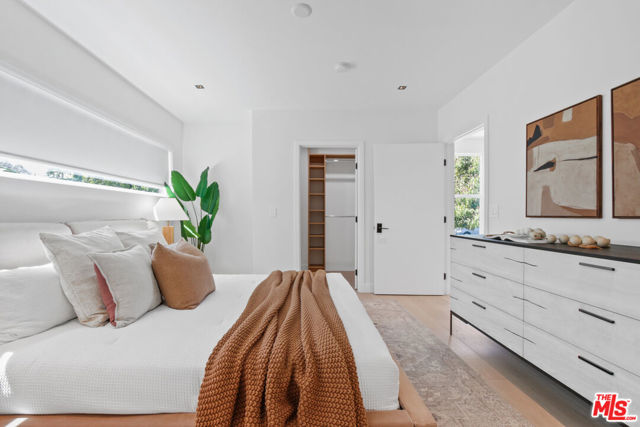 3620 5th Avenue, Los Angeles CA: https://media.crmls.org/mediaz/34fe4e52-1600-46af-ad0c-26e4e374d792.jpg