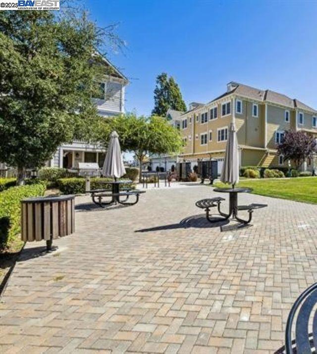 2110 Clement Ave, Alameda CA: https://media.crmls.org/mediaz/34fefdc6-ad7f-4f4a-9de4-5486aae5e6ab.jpg