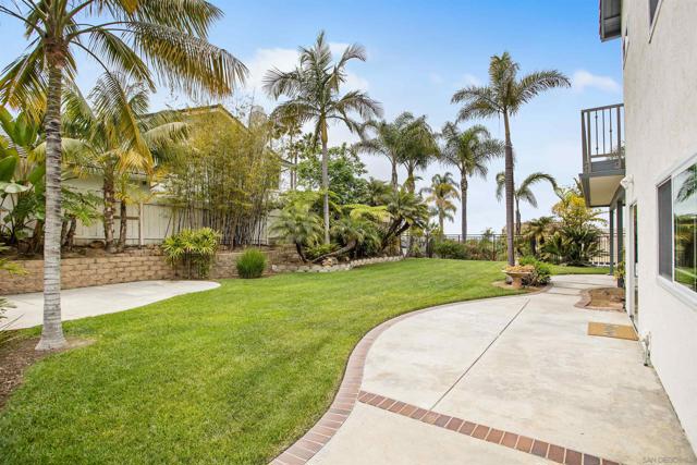 6823 Corintia St, Carlsbad CA: https://media.crmls.org/mediaz/34ff257c-402c-48bb-a0d0-3f55d972a370.jpg