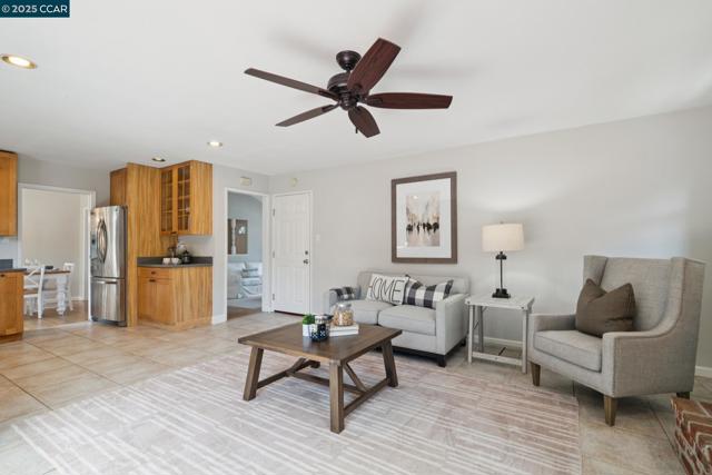 1786 Klier Drive, Concord CA: https://media.crmls.org/mediaz/34ff57b2-24ed-4338-821b-04fe1274feb4.jpg