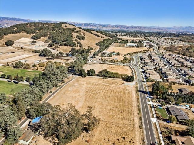 2740 Hecker Pass Road, Gilroy CA: https://media.crmls.org/mediaz/34ffe255-90d3-4848-8fd2-9e1e812e8f7f.jpg