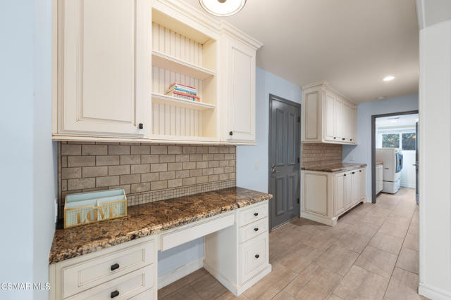 5816 Middle Crest Drive, Agoura Hills CA: https://media.crmls.org/mediaz/3500239b-f5ac-4ecd-b212-f28370934c37.jpg