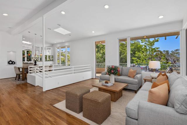 405 W Nutmeg St, San Diego CA: https://media.crmls.org/mediaz/3500bc99-2043-46d0-808b-48c885fd372c.jpg