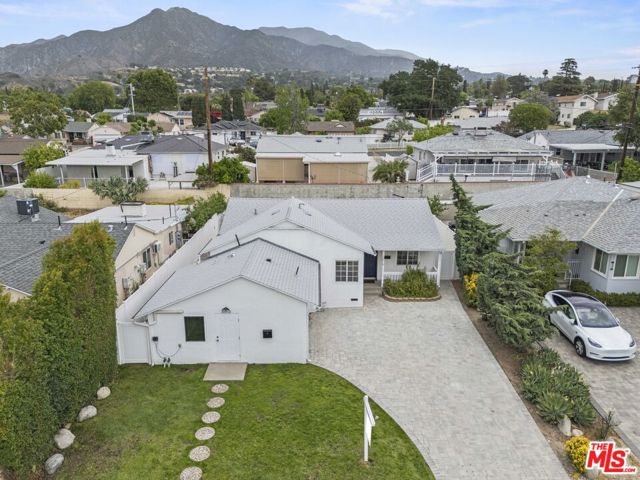 10914 Mcvine Avenue, Sunland CA: https://media.crmls.org/mediaz/3500f1b9-35ee-460b-854a-afbe2204c036.jpg