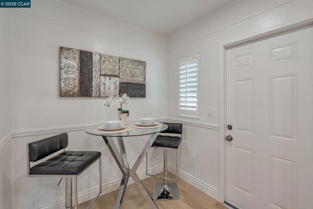 147 Covington St, Oakland CA: https://media.crmls.org/mediaz/3501322b-00d6-41a3-ab50-1480c022286f.jpg