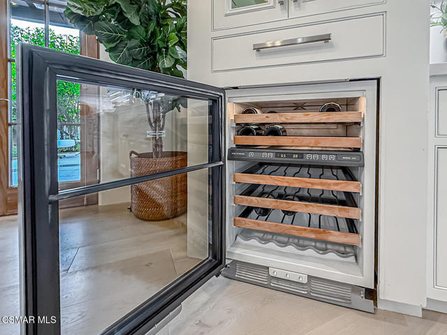 25877 Shady Oak Lane, Valencia CA: https://media.crmls.org/mediaz/350140b1-9206-46b1-aaa9-cc78b93baeee.jpg