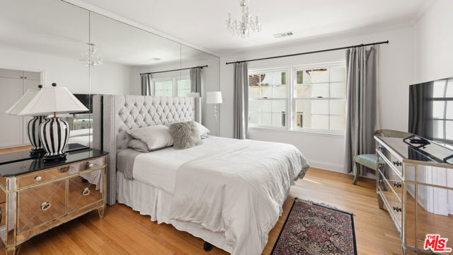 605 Palisades Beach Road, Santa Monica CA: https://media.crmls.org/mediaz/35015cb0-27ea-481b-9118-2a6a50892821.jpg