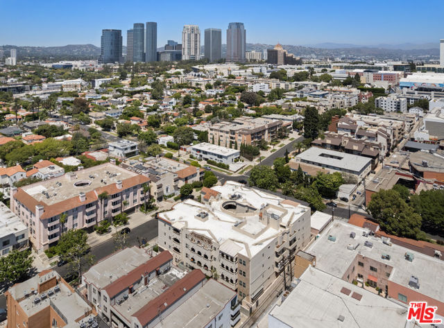 10364 Almayo Avenue, Los Angeles CA: https://media.crmls.org/mediaz/3501b7b1-bb31-49f1-b0c1-fcbcd48dd6ae.jpg