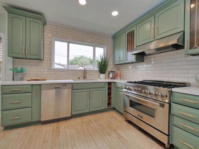 3000 56th Avenue, Oakland CA: https://media.crmls.org/mediaz/35023a7d-2a5e-4e12-8aa6-1824efcec063.jpg