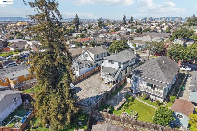 2514 21St Ave, Oakland CA: https://media.crmls.org/mediaz/3502782f-c302-4545-ac56-979591aa0383.jpg