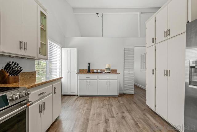 17109 Cloudcroft Dr, Poway CA: https://media.crmls.org/mediaz/35029044-fe24-4c85-a456-77dc23bd98f4.jpg
