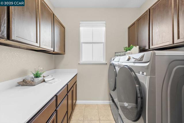 240 Alta St, Brentwood CA: https://media.crmls.org/mediaz/350317fa-2ac4-4ed2-836d-0b5e383093d5.jpg