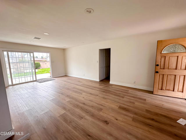 2042 Arcane Street, Simi Valley CA: https://media.crmls.org/mediaz/3503339f-342a-491c-8050-1b1230f69780.jpg