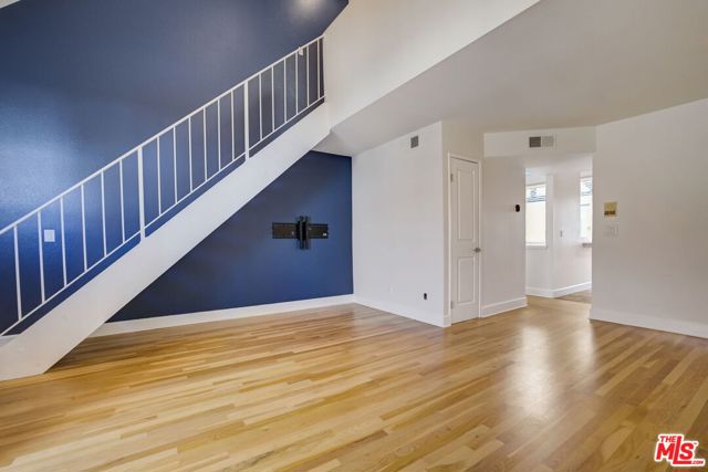 1121 East Wilson Avenue, 11 photo 7