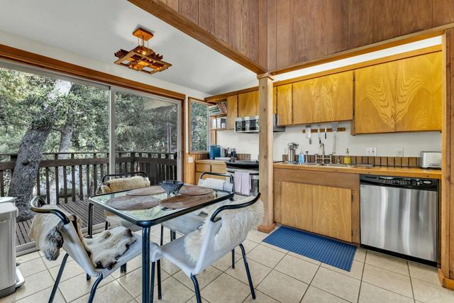 25281 Deer Path, Idyllwild CA: https://media.crmls.org/mediaz/3503f5d9-54e9-462d-8659-f878f9329dfb.jpg