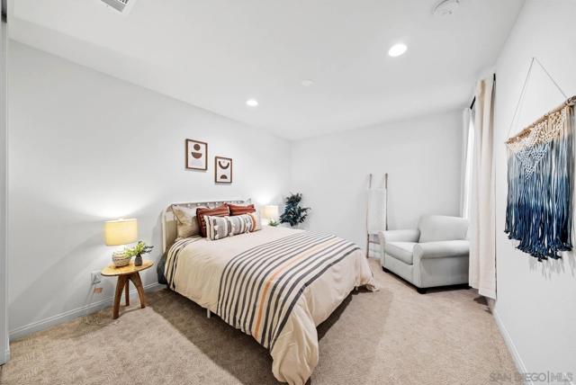 3135 Linwood St, Vista CA: https://media.crmls.org/mediaz/35041ea2-714b-4b5b-a8c0-8f349b980ca3.jpg