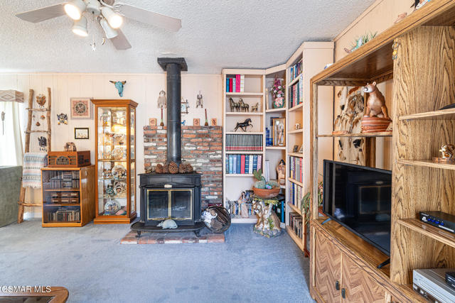 1748 Sutter Avenue, Simi Valley CA: https://media.crmls.org/mediaz/350426e6-c6f5-40cc-ada7-1d211cd662e0.jpg