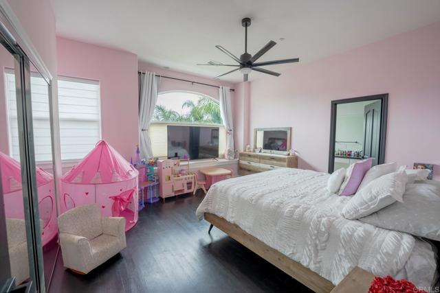 Image 33 of 47 For 733 Clayburn Ct