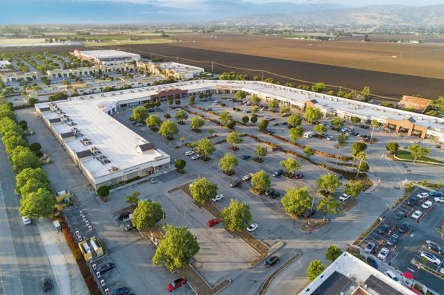 7081 Kirigin Way, Gilroy CA: https://media.crmls.org/mediaz/3504a6f6-e2b1-43c4-a7f7-452681db2cab.jpg