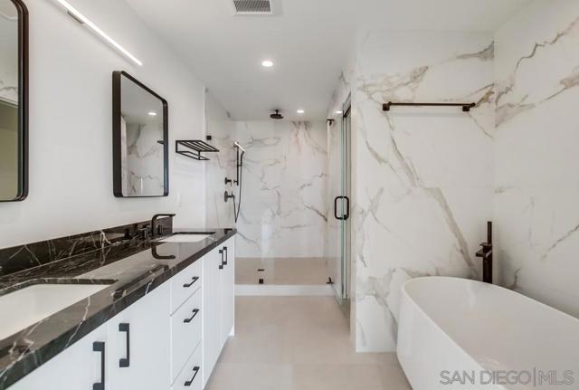 14066 Crest Way, Del Mar CA: https://media.crmls.org/mediaz/3504e084-b3b7-4a17-9dc5-e6ed5fe3de00.jpg