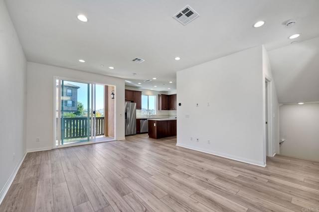 Detail Gallery Image 3 of 25 For 295 Mission Villas #3,  San Marcos,  CA 92069 - 2 Beds | 2/1 Baths