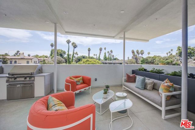 160 S Ventura Avenue, Ventura CA: https://media.crmls.org/mediaz/35052f74-9b17-4207-b792-1a1a561c0aa8.jpg