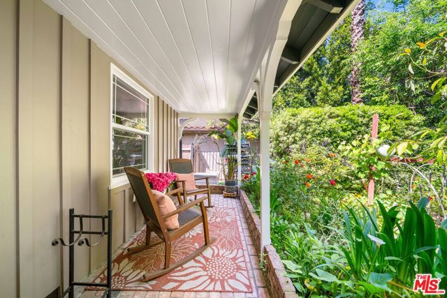 4963 Haskell Avenue, Encino CA: https://media.crmls.org/mediaz/35058d83-b8f3-43cc-94d4-8ec2ef56ec20.jpg