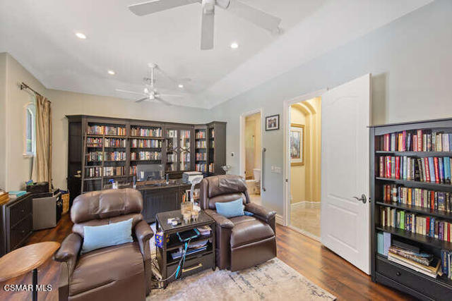 421 Whitegate Road, Thousand Oaks CA: https://media.crmls.org/mediaz/35069d8d-a9b9-4123-8a7d-51a64133471b.jpg