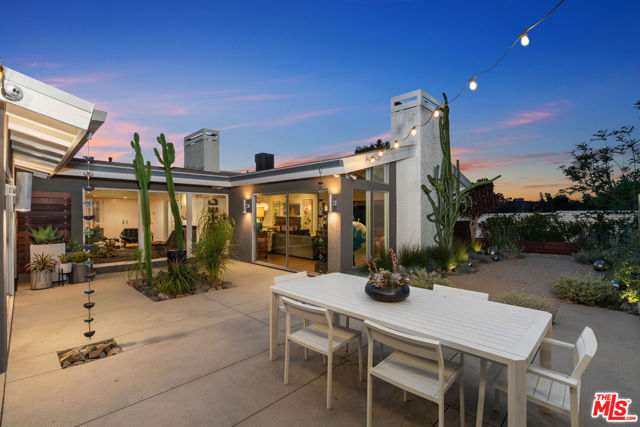 11575 Dona Dorotea Drive, Studio City CA: https://media.crmls.org/mediaz/3506ed76-e96f-43ec-bf68-e8a61e994453.jpg