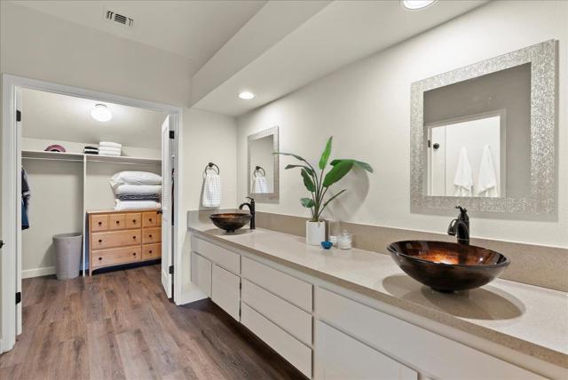 2133 Gold Rush Drive, Gold River CA: https://media.crmls.org/mediaz/35077e60-91e5-4a08-8953-f3b423d08773.jpg