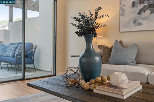 68 Mozden Ln, Pleasant Hill CA: https://media.crmls.org/mediaz/35092a33-dd75-4b26-b069-f14314c3a016.jpg