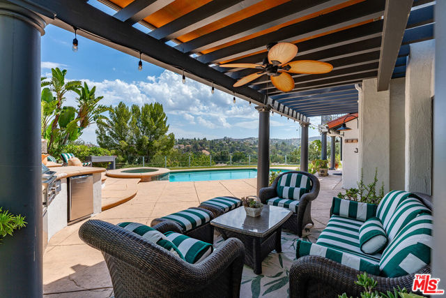 23306 Park Hacienda, Calabasas CA: https://media.crmls.org/mediaz/3509392f-ede0-4c60-bd8b-c2b409e8e753.jpg