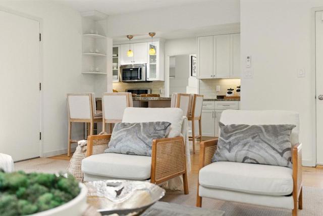 341 Linfield Drive, Menlo Park CA: https://media.crmls.org/mediaz/35094716-d991-4ae1-8ec9-1c4e9bbe2f80.jpg