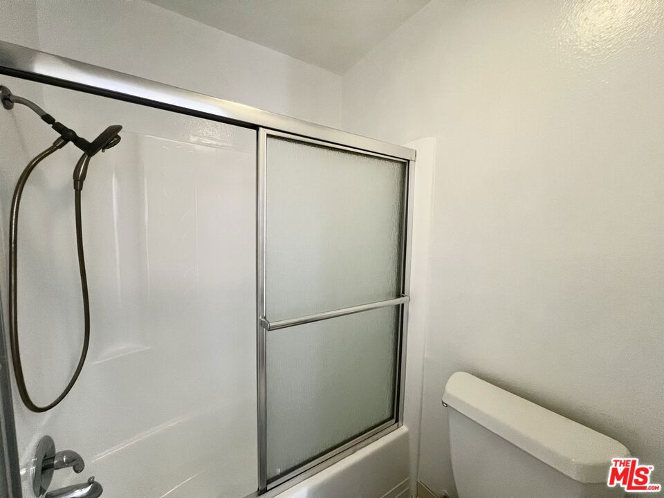 https://media.crmls.org/mediaz/350999be-168f-47e0-8b68-ddf4da82ae1e.jpg?preset=X-Large