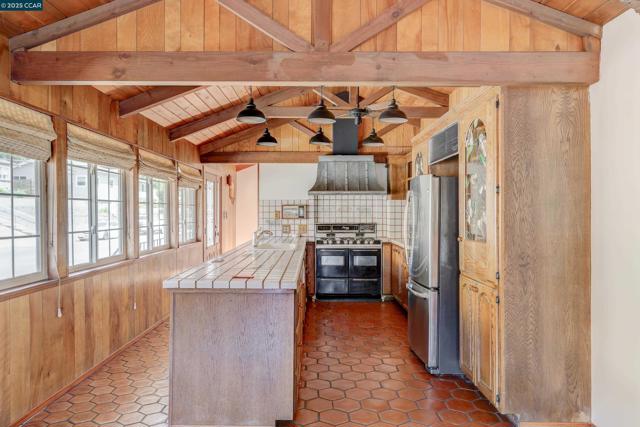 6180 HILLSIDE DRIVE, El Sobrante CA: https://media.crmls.org/mediaz/3509cf01-e922-48d5-b518-14e500756dbc.jpg