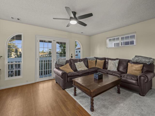 406 408 & 408B E Ave, Coronado CA: https://media.crmls.org/mediaz/3509d9bc-cf96-451d-8961-77ce5d406f6b.jpg