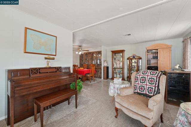 327 La Vina, Pacheco CA: https://media.crmls.org/mediaz/3509f228-dabf-408a-b856-5a85314a4b8b.jpg