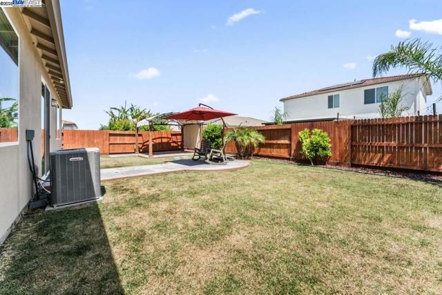 323 Sacramento St, Lathrop CA: https://media.crmls.org/mediaz/350a52dc-4f23-48d2-8945-783094b901aa.jpg