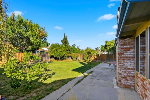 493 Crosslees Drive, San Jose CA: https://media.crmls.org/mediaz/350b3253-0250-4428-9268-5dc3a5717fc7.jpg