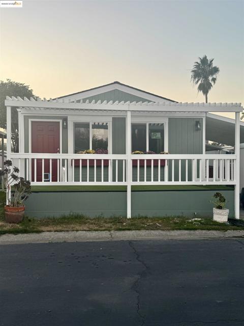 343 Alcott Ct, Bethel Island CA: https://media.crmls.org/mediaz/350bb71a-d90b-4bd5-9028-f646cf751bee.jpg