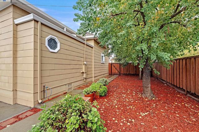 589 S M St, Livermore CA: https://media.crmls.org/mediaz/350bff94-6a31-46b1-96cf-9e78754ababd.jpg