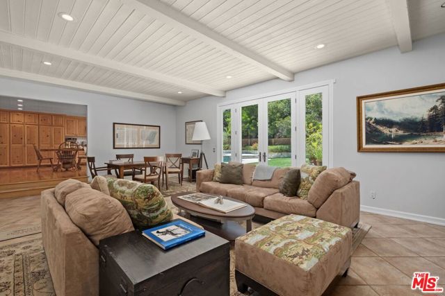 24753 Mulholland Highway, Calabasas CA: https://media.crmls.org/mediaz/350c3b44-6031-4b2a-bb37-ce087975b0bd.jpg