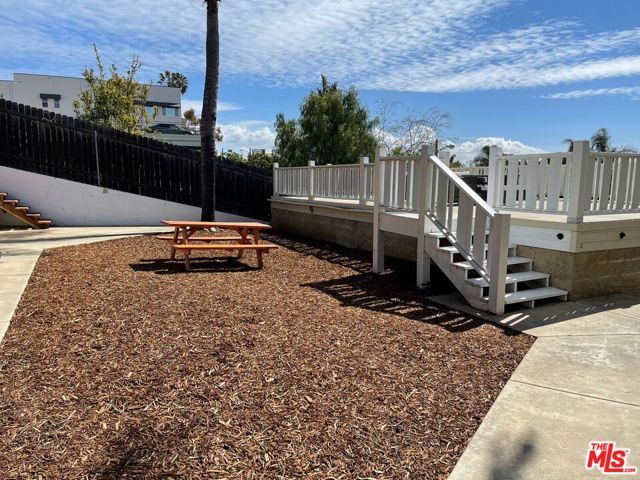 84 N Palm Street, Ventura CA: https://media.crmls.org/mediaz/350c6ca0-e894-45a2-b570-cb857ead0d1d.jpg