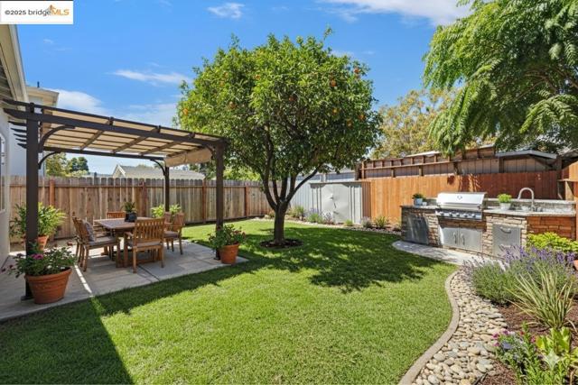 2427 67th Ave, Oakland CA: https://media.crmls.org/mediaz/350c8e70-343f-432d-a92d-78275a4a3dbf.jpg