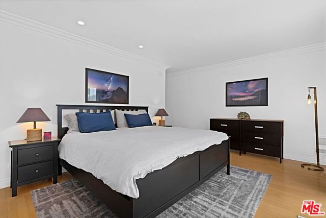 20 1/2 NORTHSTAR Street, Marina del Rey CA: https://media.crmls.org/mediaz/350cfe34-3de5-4a75-86f8-729d5a6eb8d5.jpg