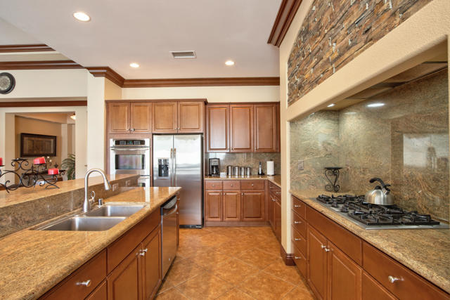 153 Merano Way, Palm Desert CA: https://media.crmls.org/mediaz/350e63be-9283-4857-b520-fb9be7b3f7b0.jpg