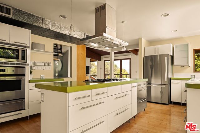 3990 Clayton Avenue, Los Angeles CA: https://media.crmls.org/mediaz/350edea0-4ad1-4241-bd02-f03dc09b6173.jpg