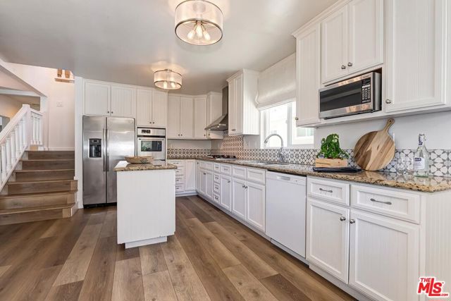 4417 Campbell Drive, Los Angeles CA: https://media.crmls.org/mediaz/350f0cb5-f507-4f4c-8091-dc7040c393dd.jpg